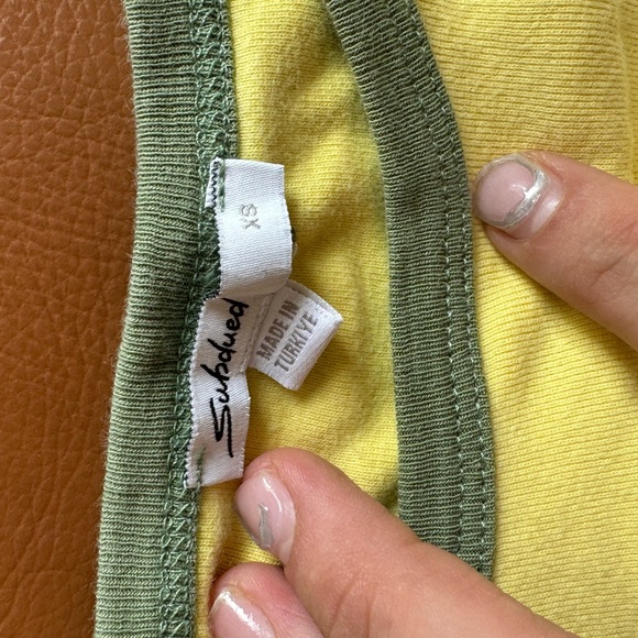 Subdued crop top - Picture 3 of 3